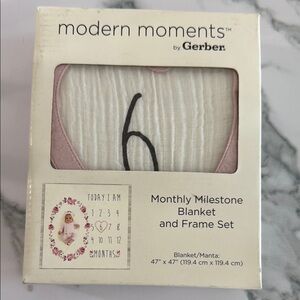 NEW Gerber Modern Moments Pink and White Milestone Blanket Set